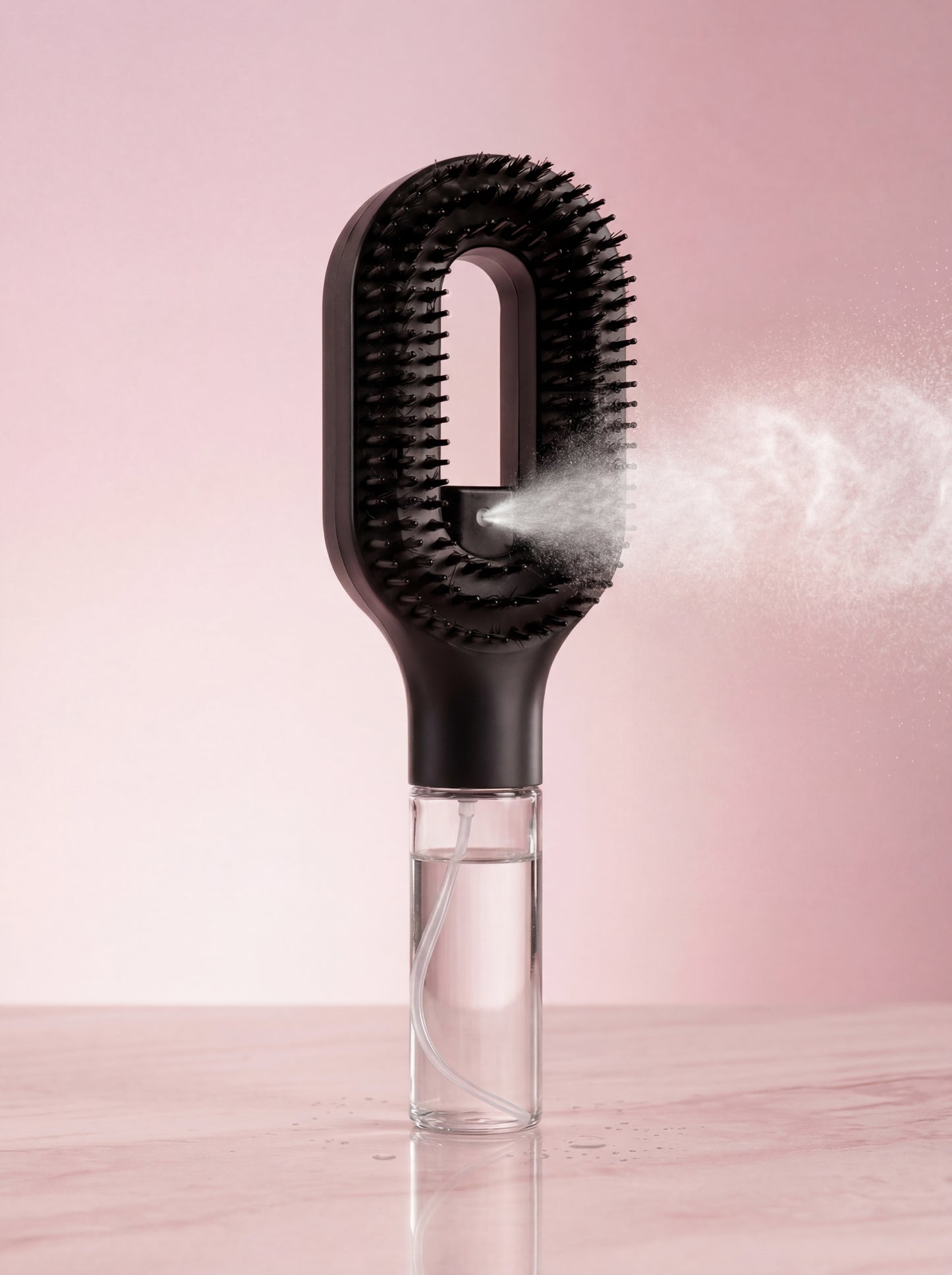 Brosse à cheveux démêlante avec son vaporisateur intégré